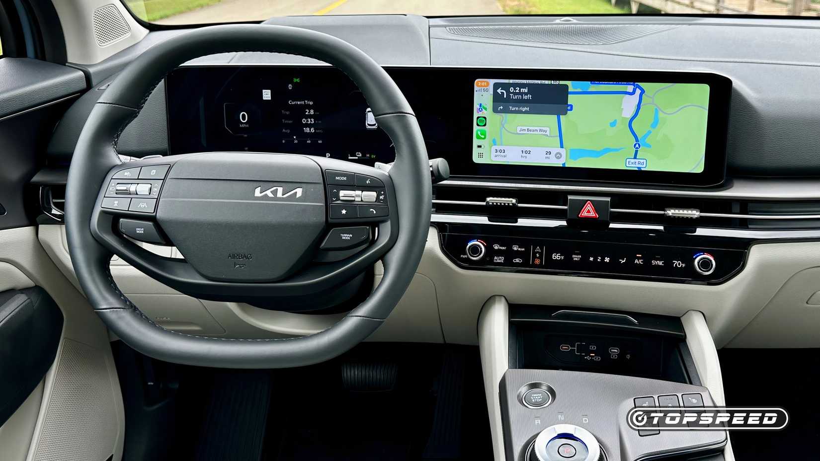 Foto do interior do Kia Sportage Hybrid 2026 mostrando o painel