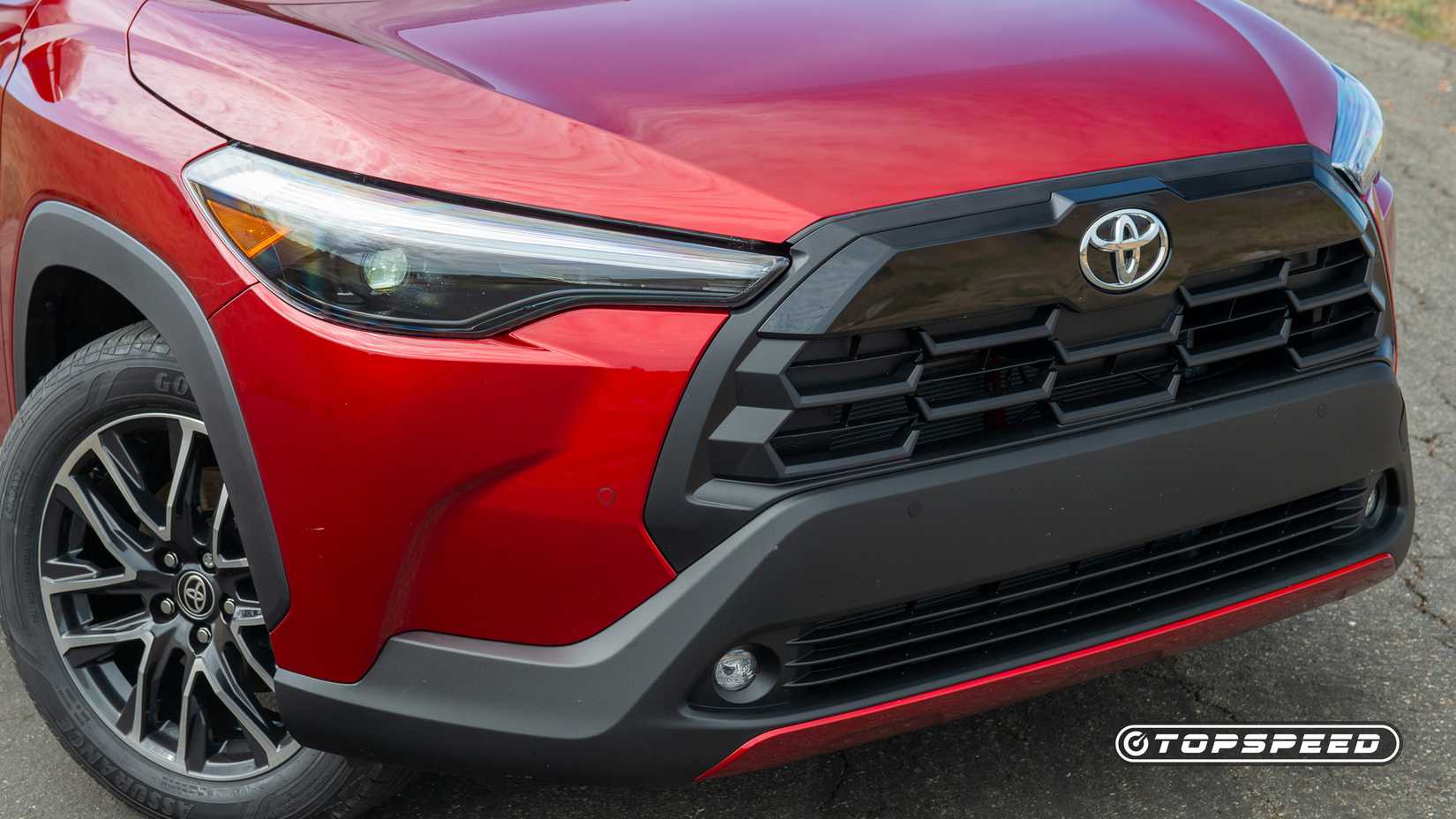 2026 Toyota Corolla Cross gas red-02