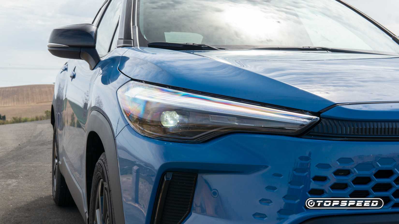 2026 Toyota Corolla Cross hybrid blue-02