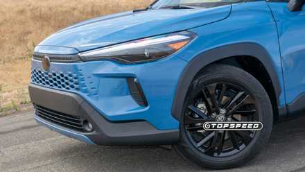 2026 Toyota Corolla Cross híbrido azul frente 3/4
