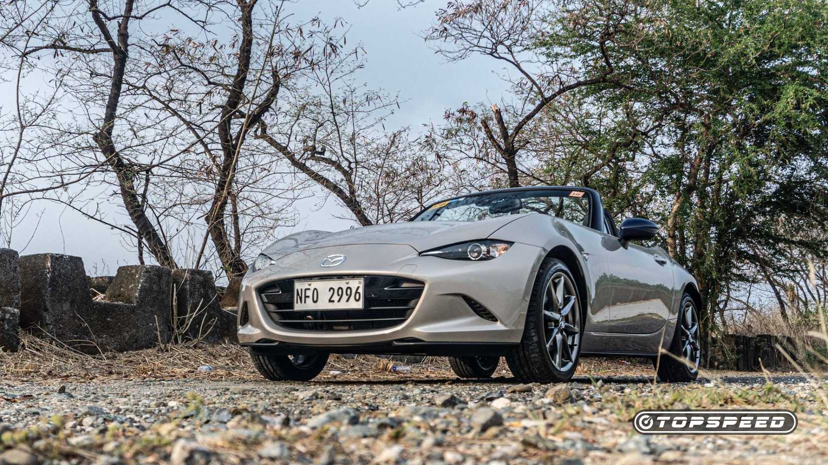 Front 3/4 view of the 2023 Mazda MX-5 Miata