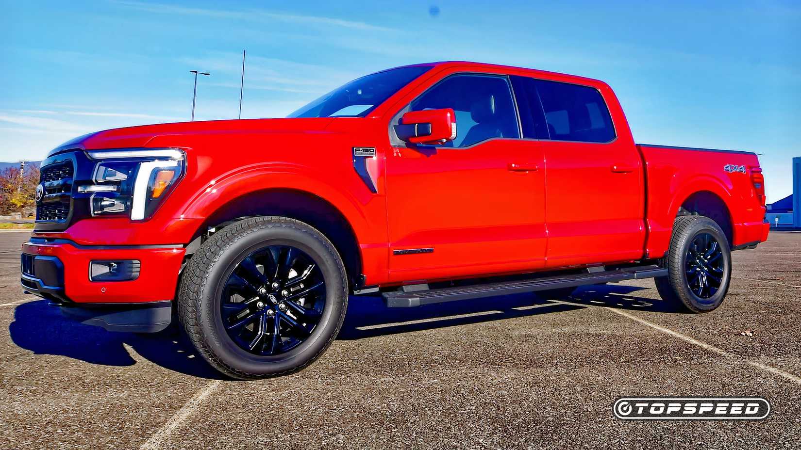 2026 Ford F-150 Hybrid frente 3/4 tiro estacionado no lote