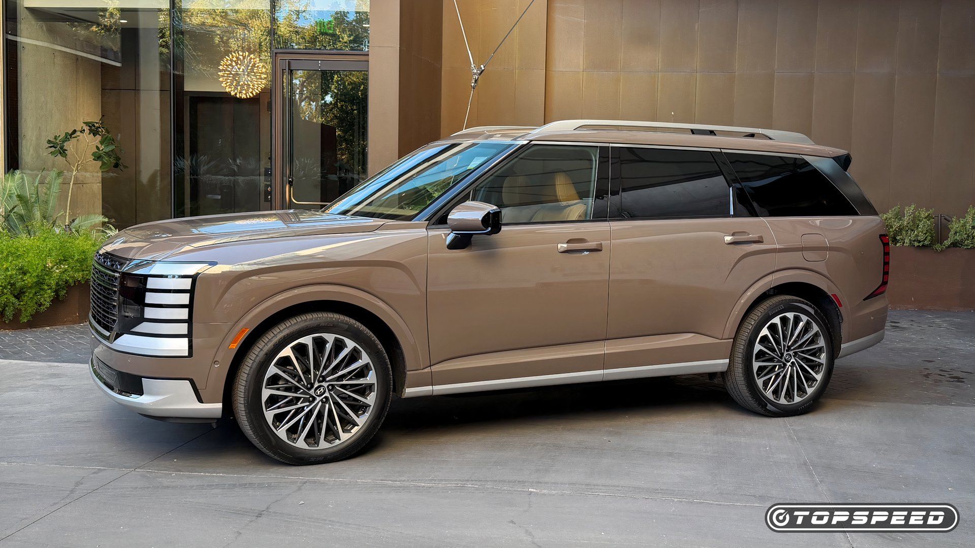 2026 Hyundai Palisade Hybrid front quarter
