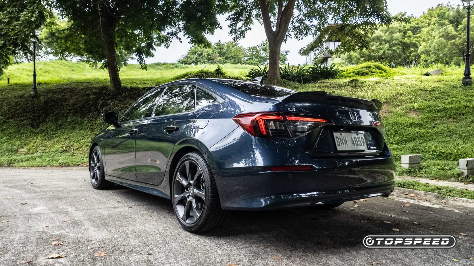 Rear 3/4 view of the 2025 Honda Civic Hybrid (Asian spec)