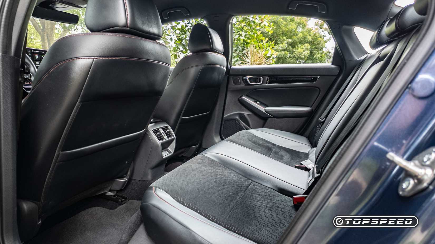 Rear seats of the 2025 Honda Civic Hybrid (Asian spec)