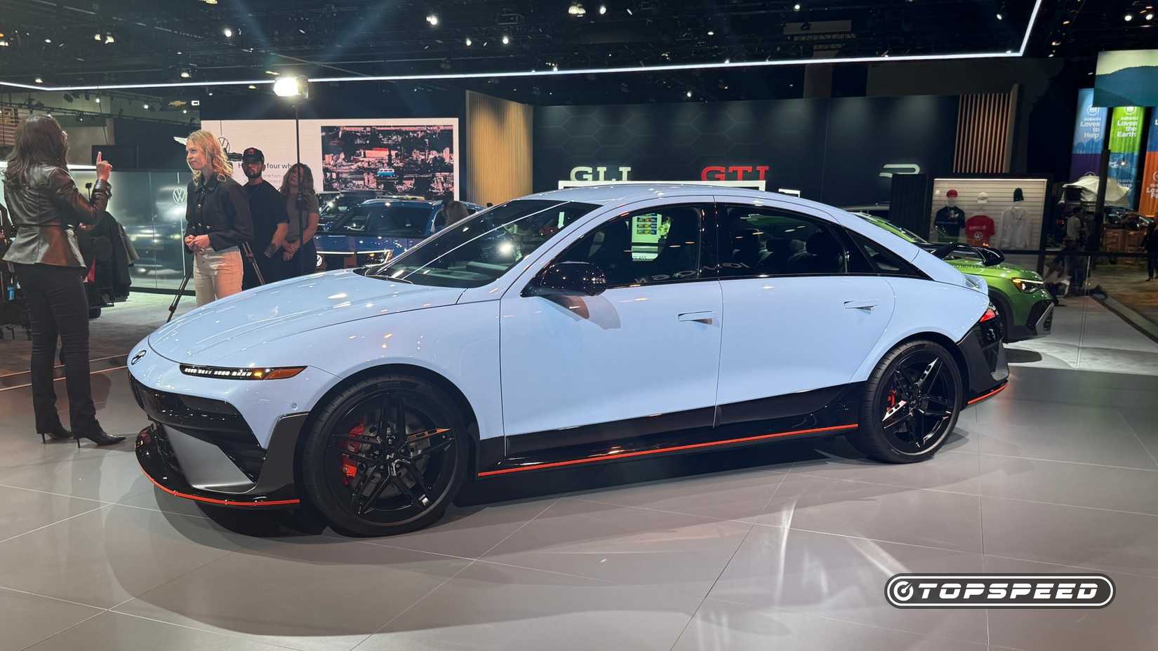 Hyundai Ioniq 6 N no palco do Salão do Automóvel de Los Angeles de 2025