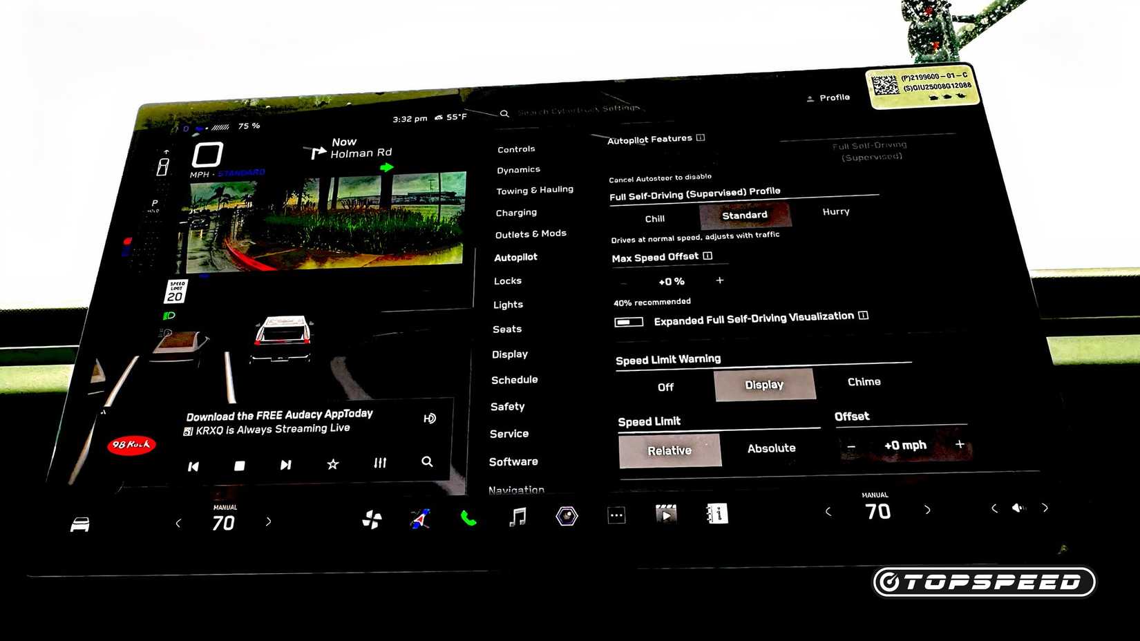 Feche a visualização da tela do Tesla Cybertruck FSD para opções de direção autônoma