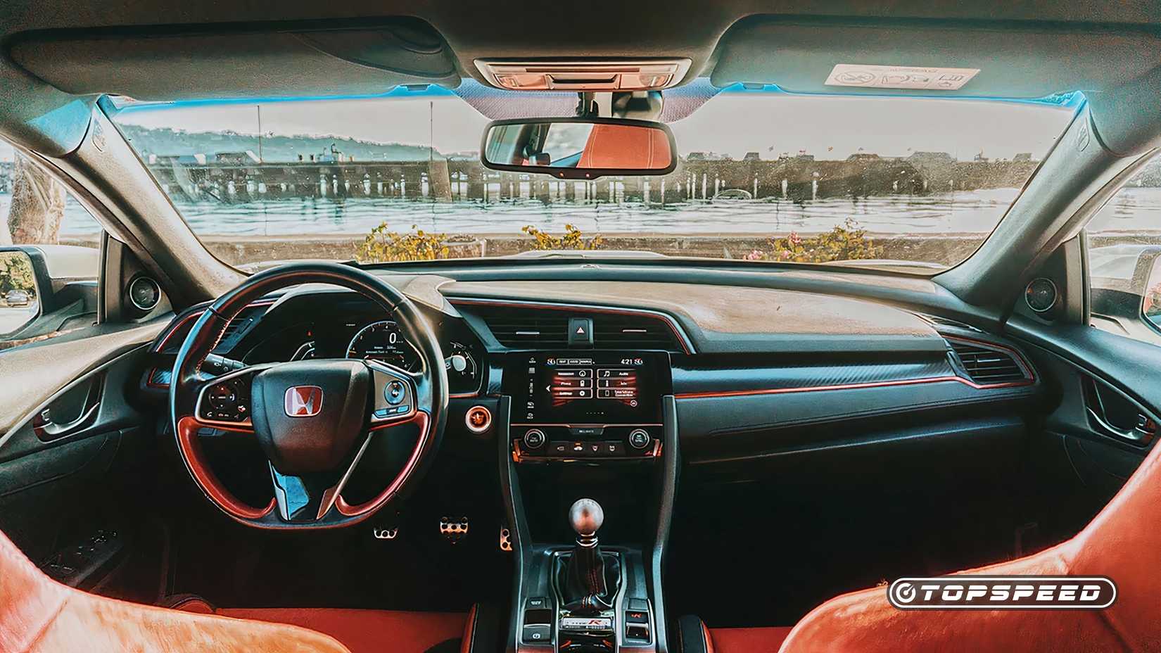 Interior de um Honda Civic Type R 2020