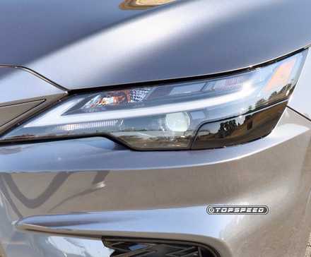 Detalhe do farol esquerdo exterior do design esportivo 2025 Lexus RX350h F