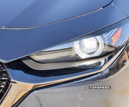 Exterior do Mazda CX-30 2.5 Turbo Premium Plus 2025 - close-up do farol