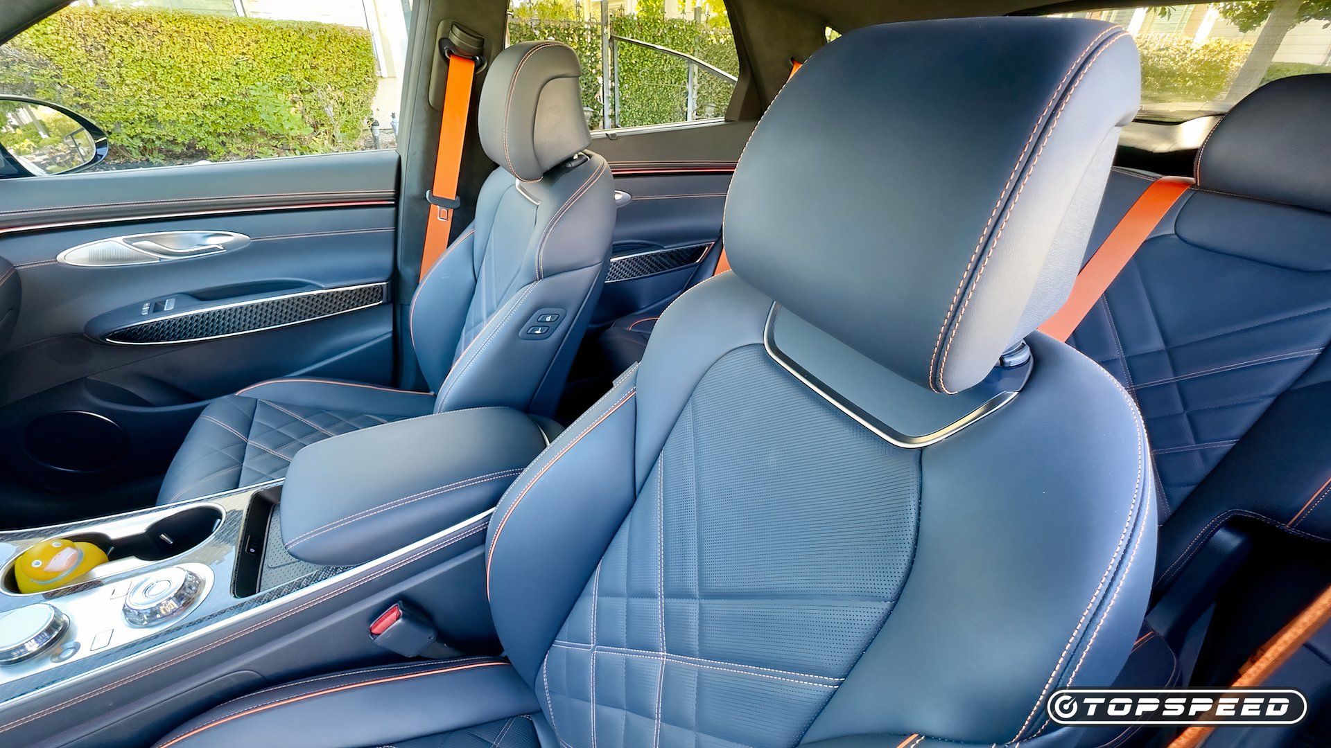 2026 Genesis GV70 3.5T Sport Prestige AWD Interior mostrando bancos dianteiros