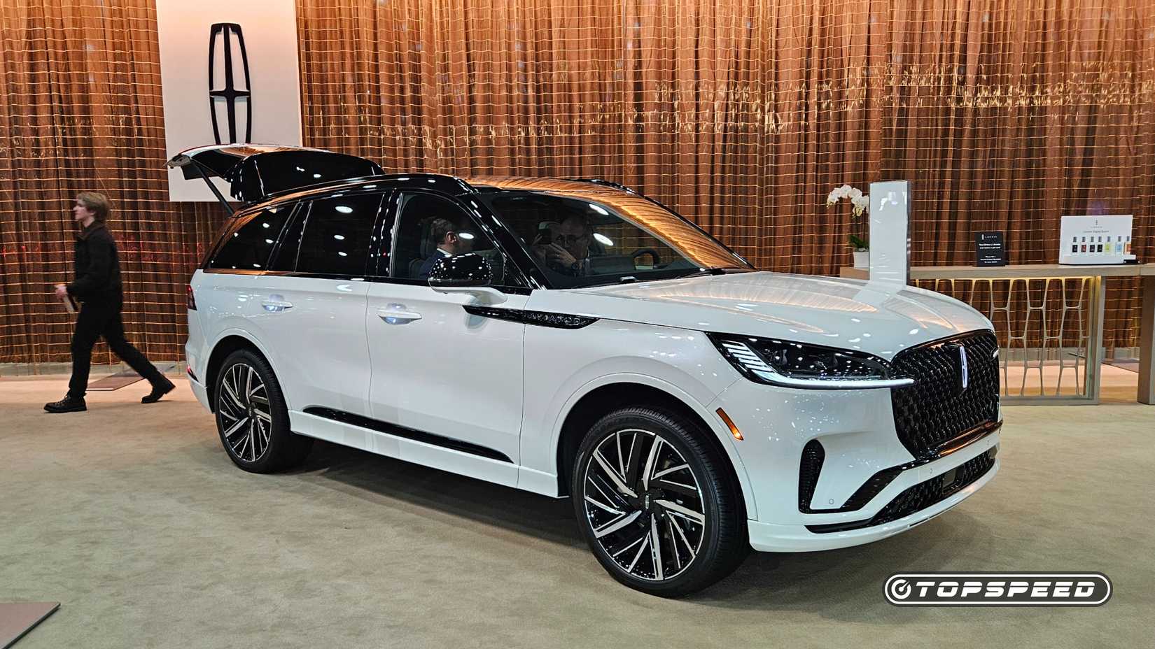 2026-lincoln-aviator-black-label-sticker-95955-2026-detautoshow-2