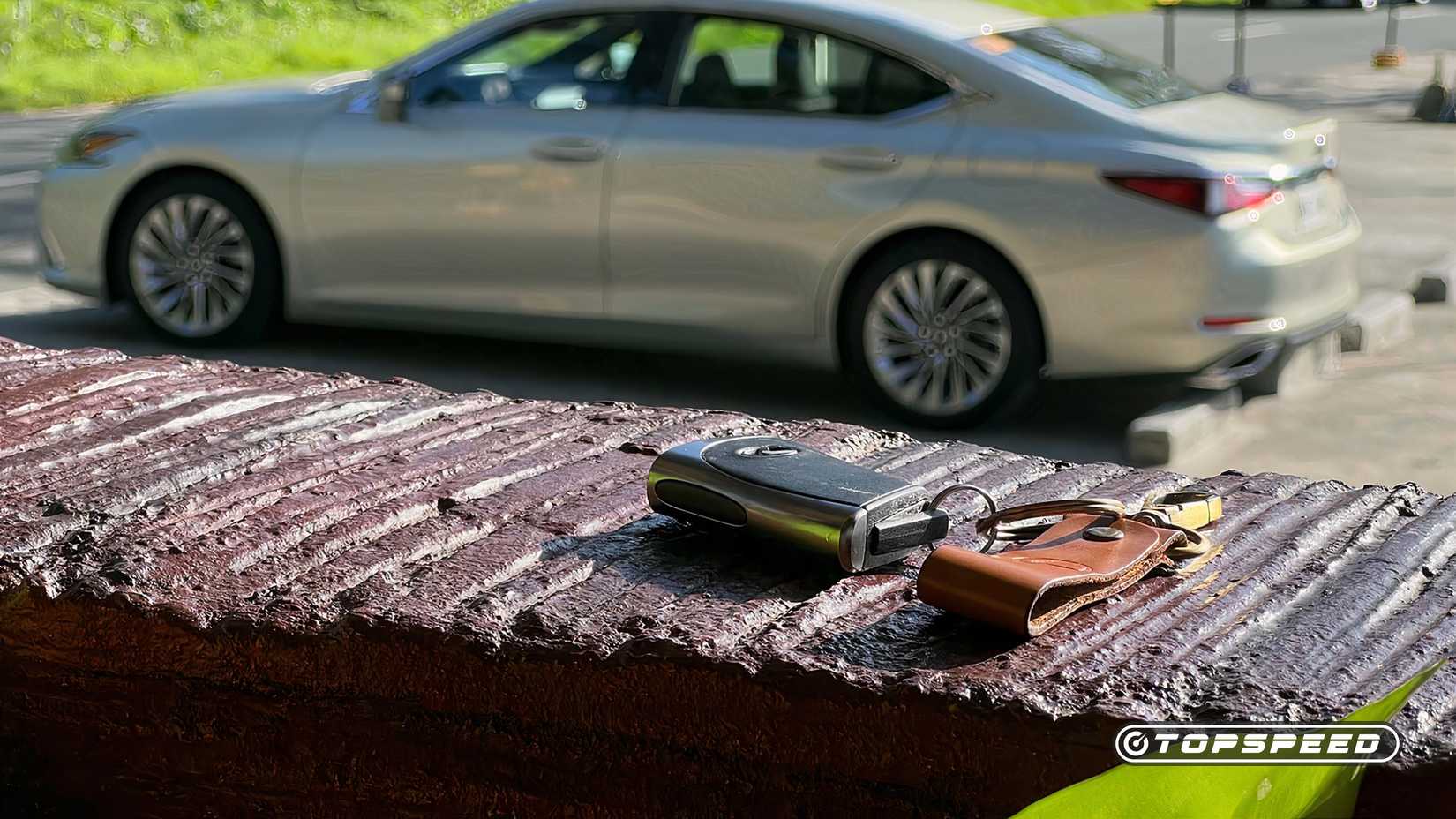 As chaves de um Lexus ES 350 2021