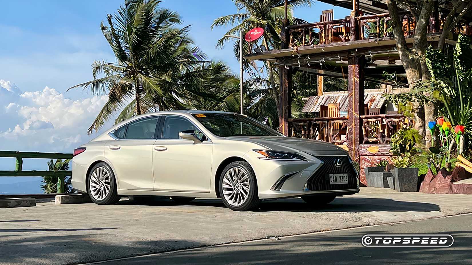 Front 3/4 view of a 2021 Lexus ES 350