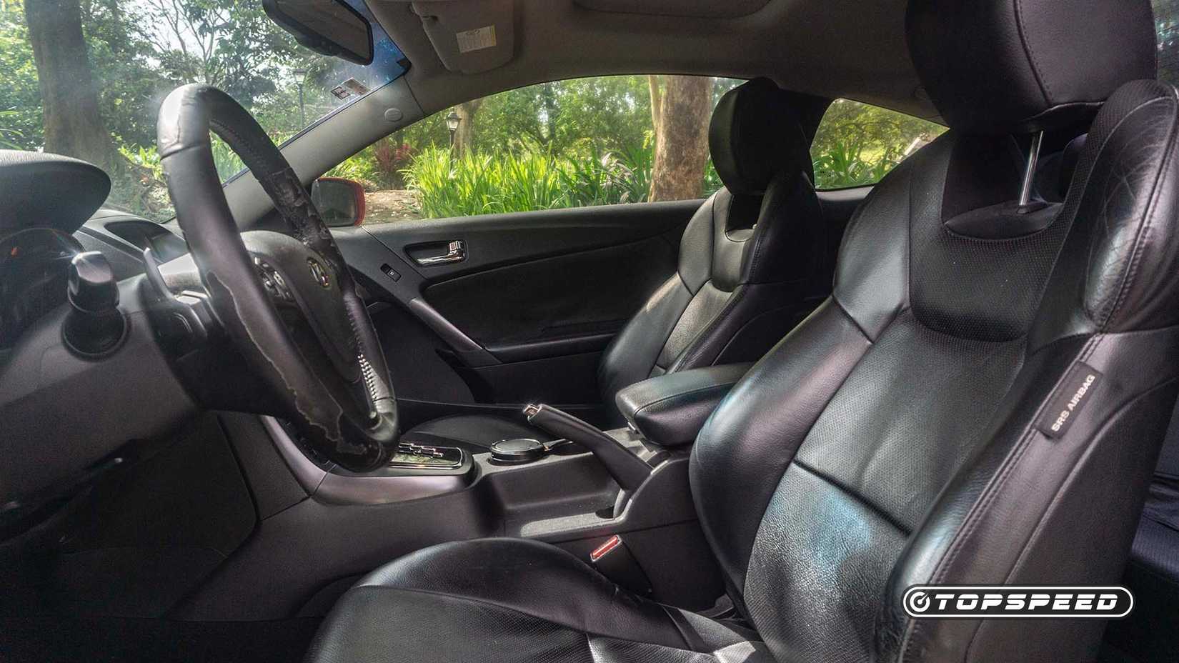 Interior de um Hyundai Genesis Coupe 2.0T Premium 2010