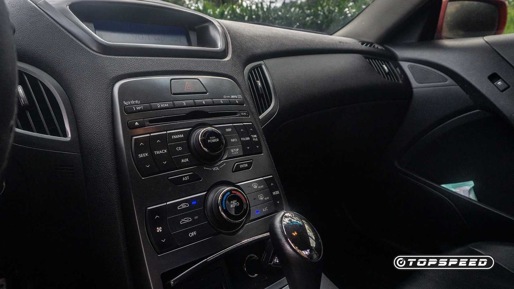 Interior de um Hyundai Genesis Coupe 2.0T Premium 2010