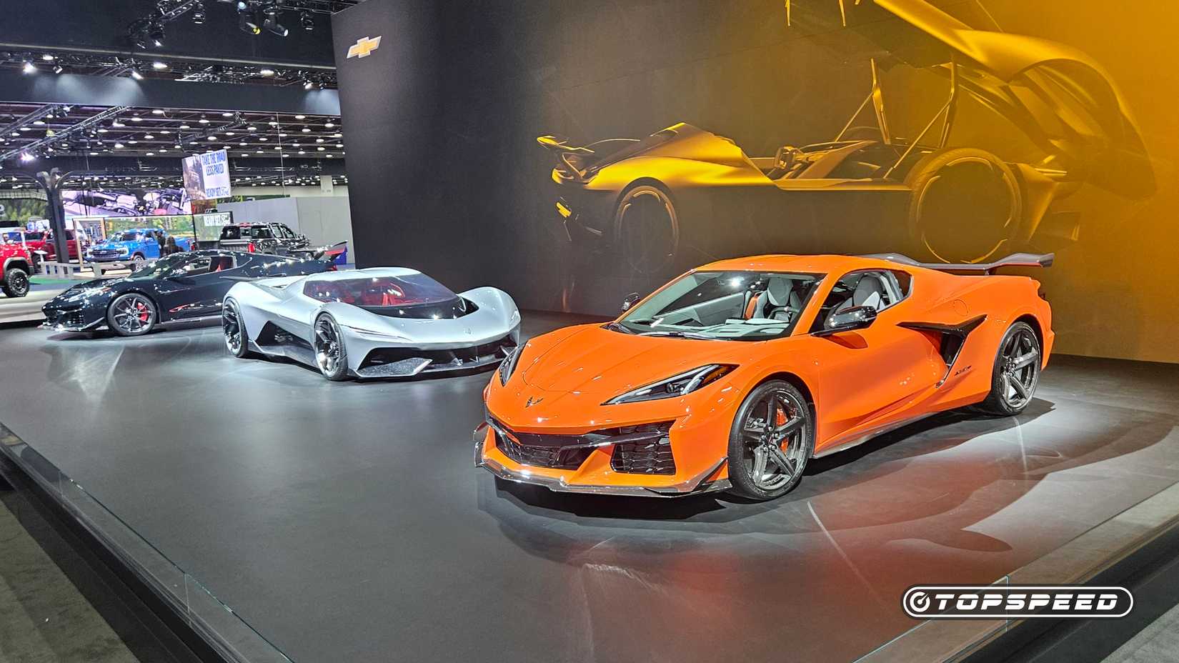 corvette-zr1x-stars-steel-lmtd-edition-left-corvette-cx-concept-center-corvette-z06-orange-2026-detautoshow-2