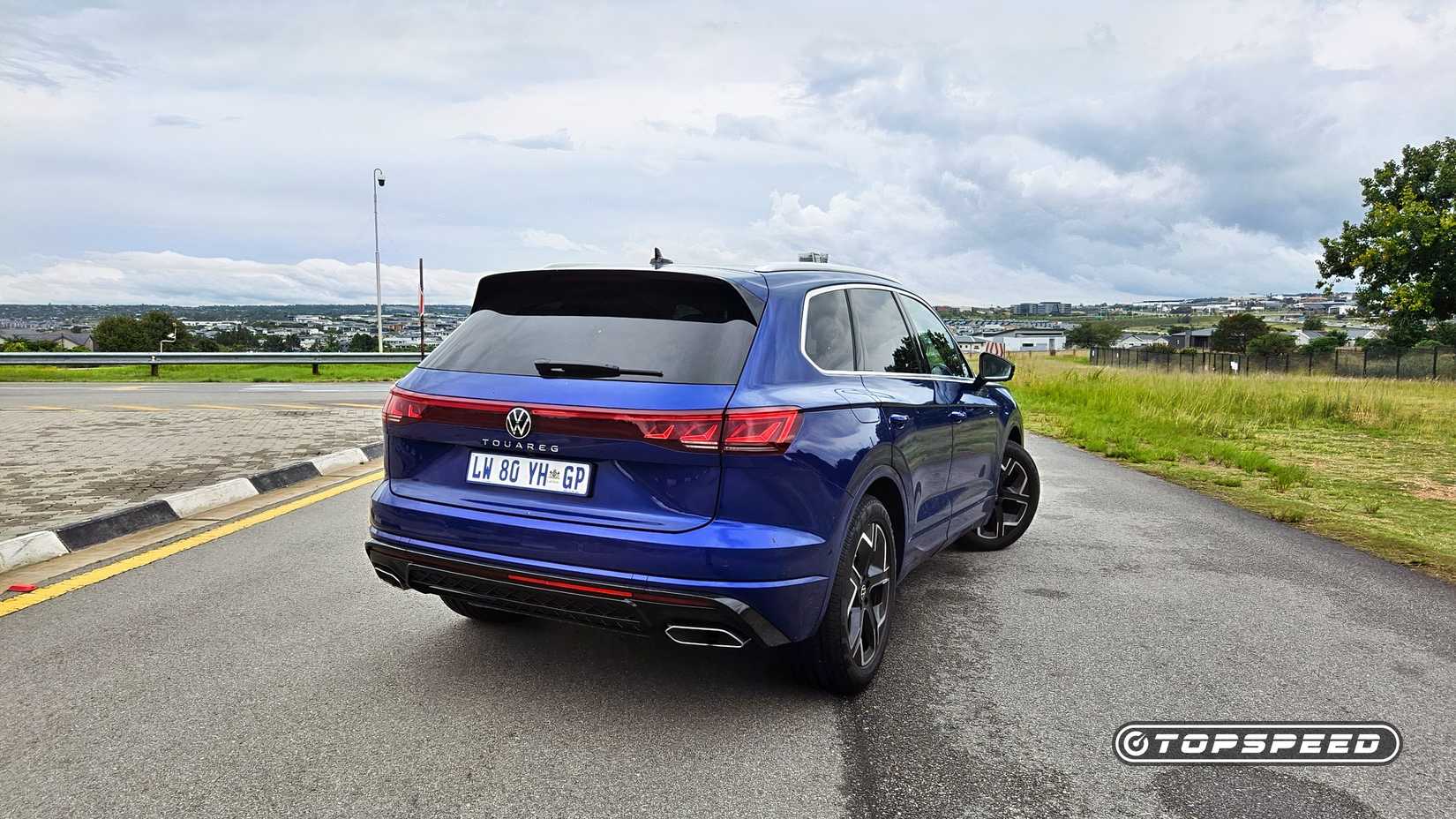 2025 Volkswagen Touareg R-Line Blue