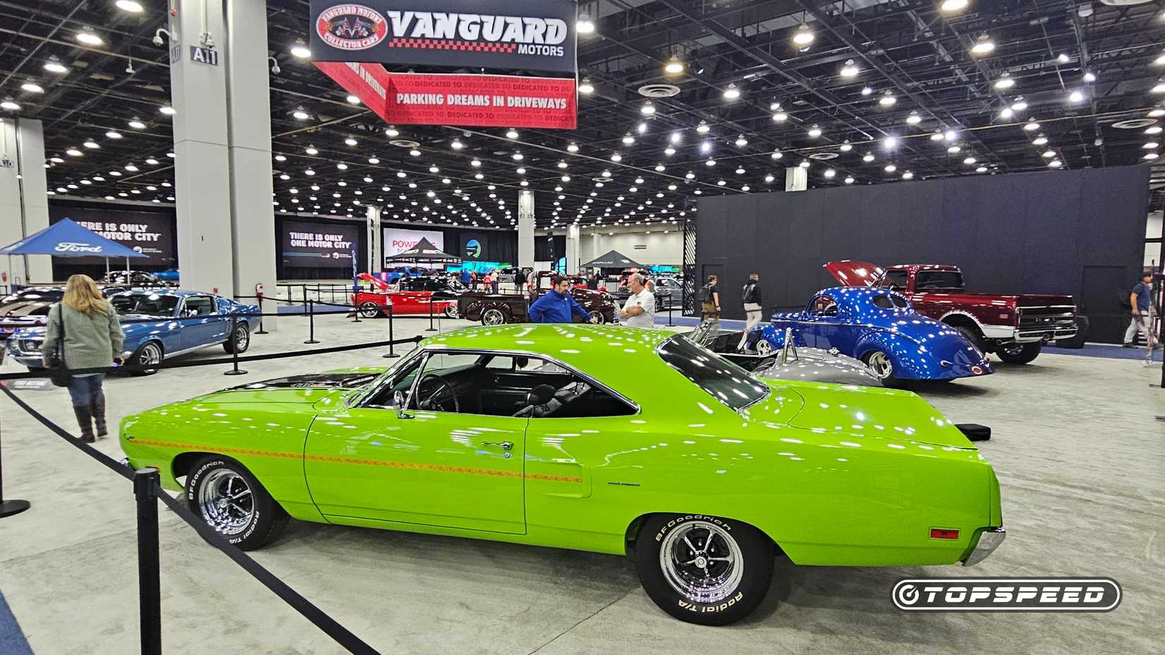Muscle cars antigos no Salão do Automóvel de Detroit de 2026.
