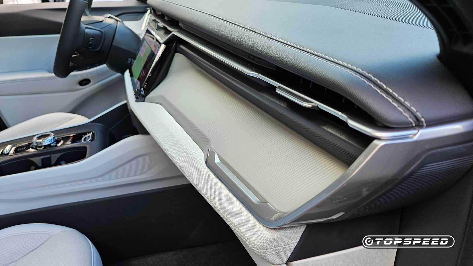 2026-jeep-cherokee-camo-closeup