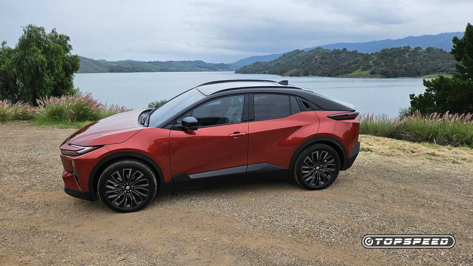 2026-toyota-c-hr-xse-trim-1