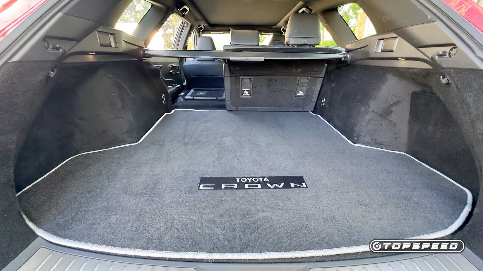 2026 Toyota Crown Signia Limited Cargo Assento Traseiro Esquerdo Vista Traseira Dobrada