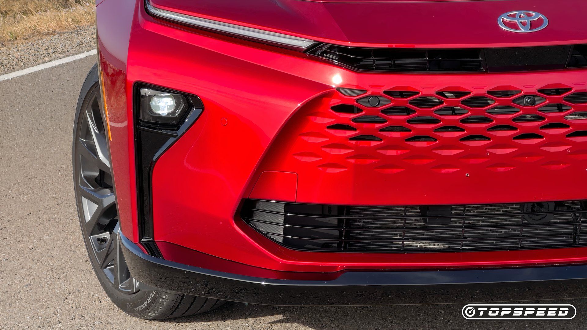 2026 Toyota Crown Signia Limited close-up frontal da grade e do farol