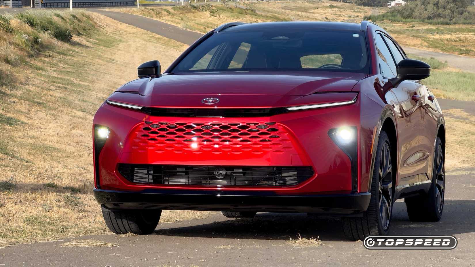 2026 Toyota Crown Signia Limited Vista frontal externa