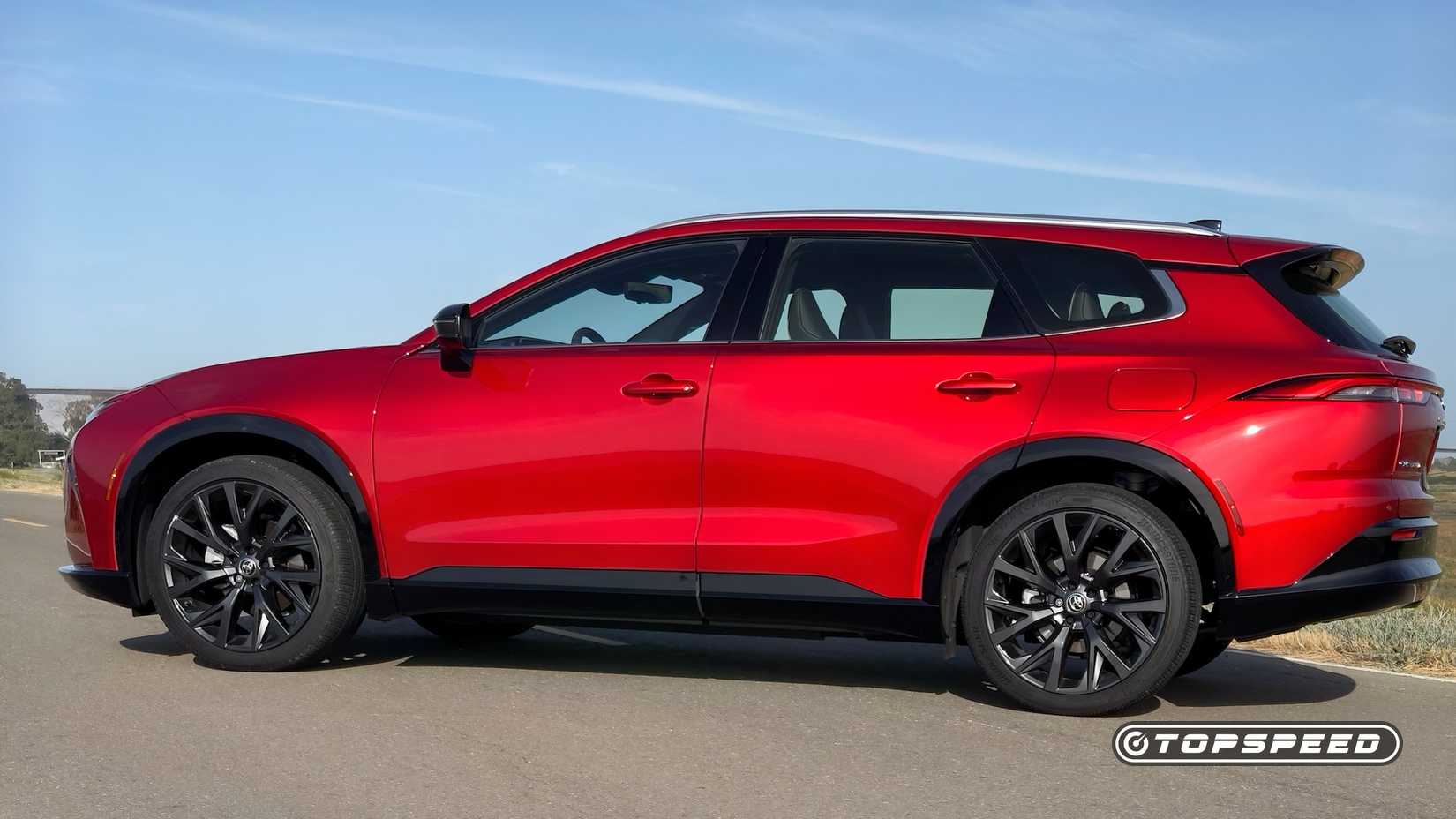 2026 Toyota Crown Signia Limited Exterior Left Profile Straight On