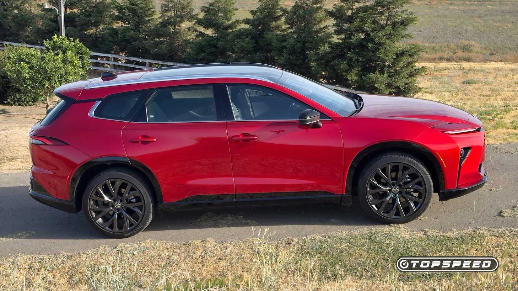 2026 Toyota Crown Signia Limited Exterior Right Profile