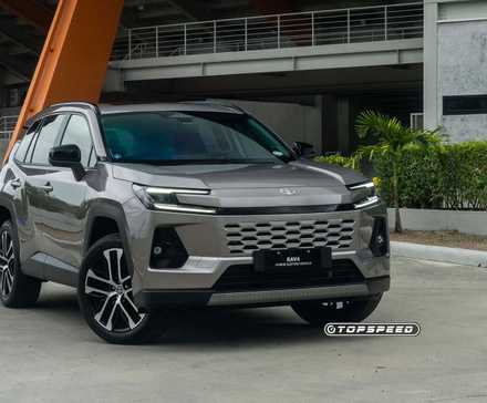 Vista frontal 3/4 de um Toyota RAV4 Limited 2026