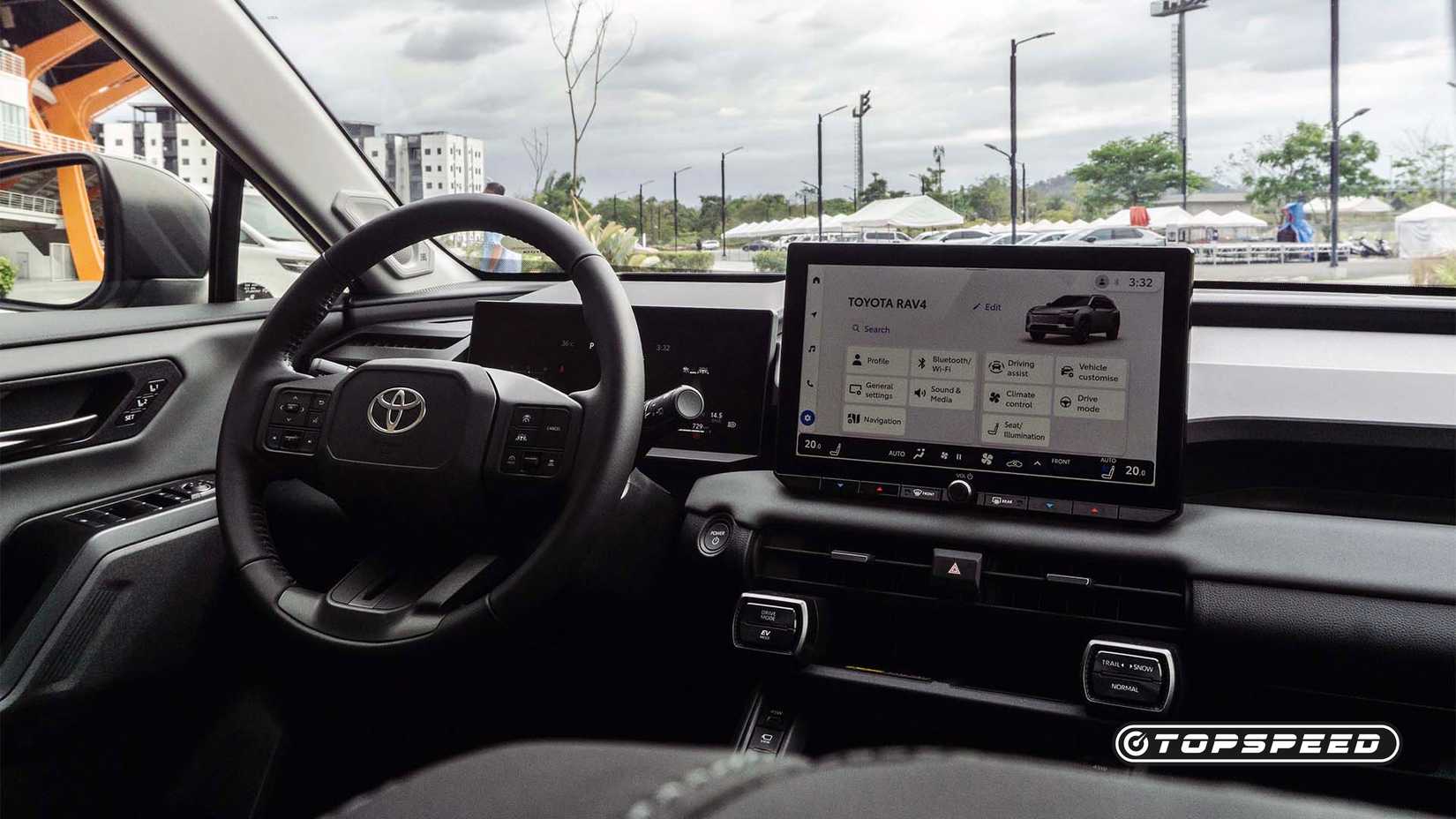 Interior de um Toyota RAV4 Limited 2026