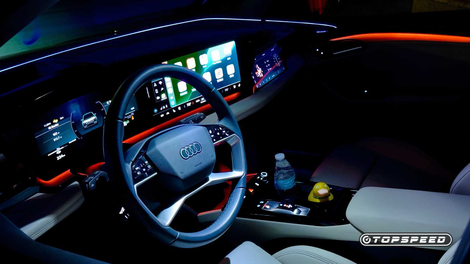 Audi Q6 e-tron quattro interior illuminated