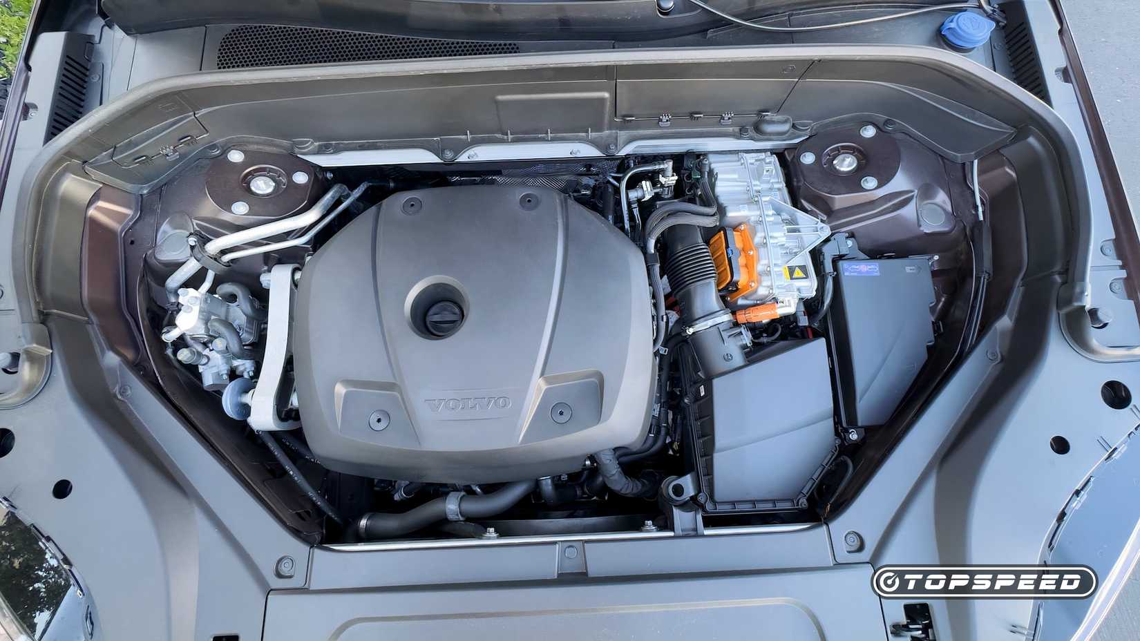 Volvo XC90 T8 AWD Ultra Engine