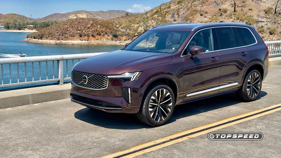 Volvo XC90 T8 AWD Ultra Exterior Front Profile left