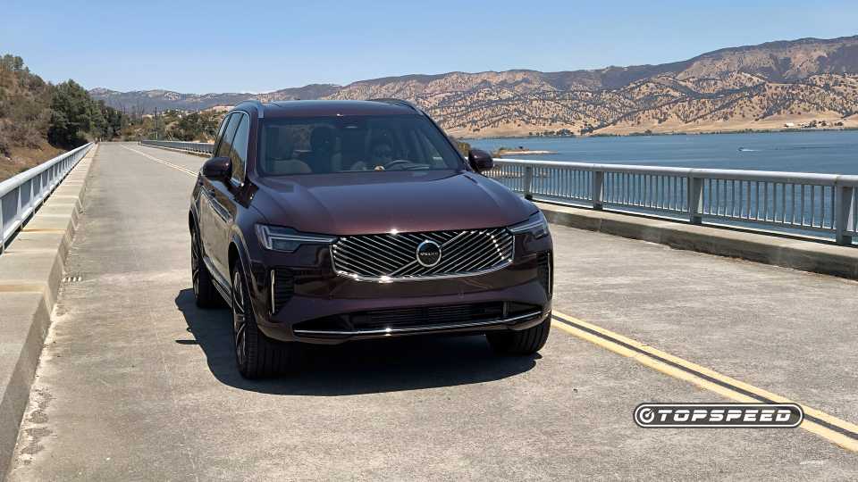Volvo XC90 T8 AWD Ultra Exterior Front View