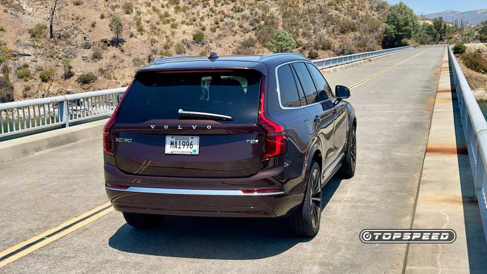 Volvo XC90 T8 AWD Ultra Exterior Rear 3.25 Rigt