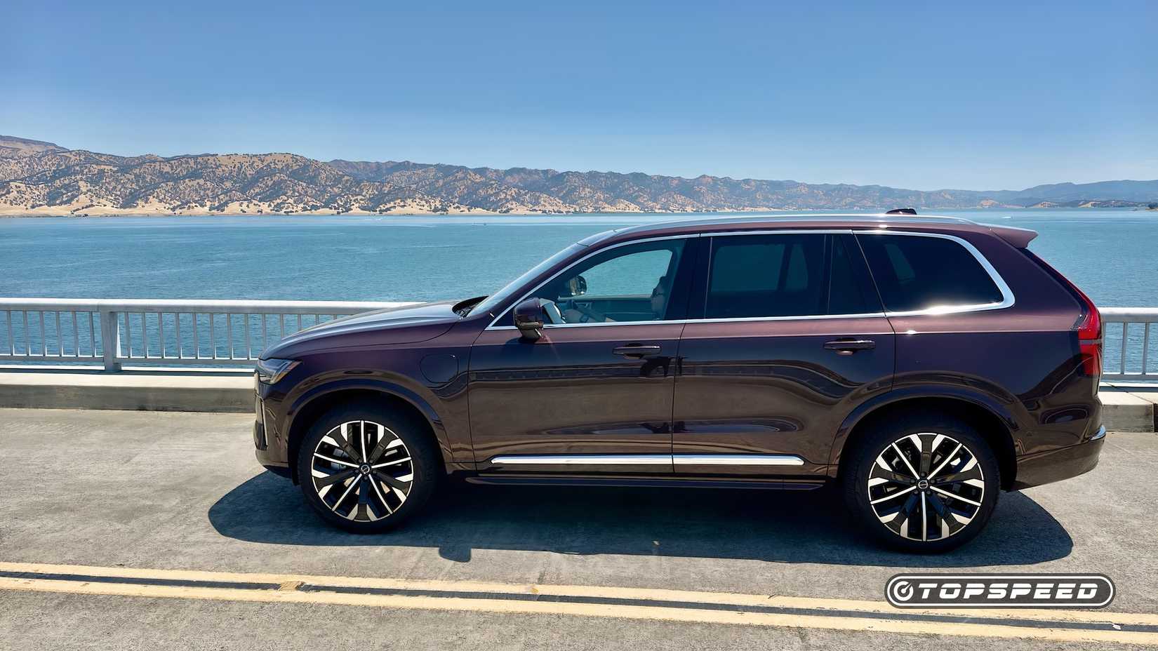  Volvo XC90 T8 AWD Ultra Exterior Right Profile