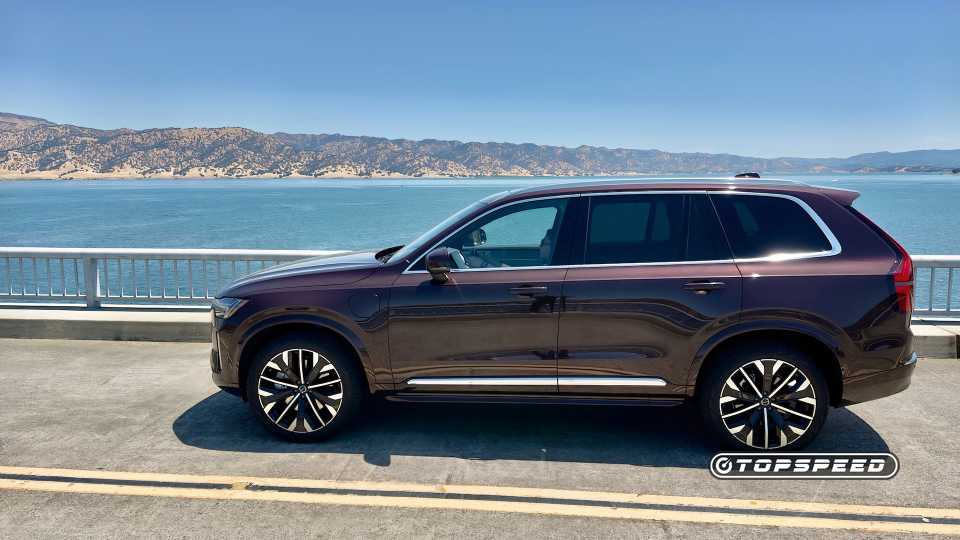 Volvo XC90 T8 AWD Ultra Exterior Right Profile