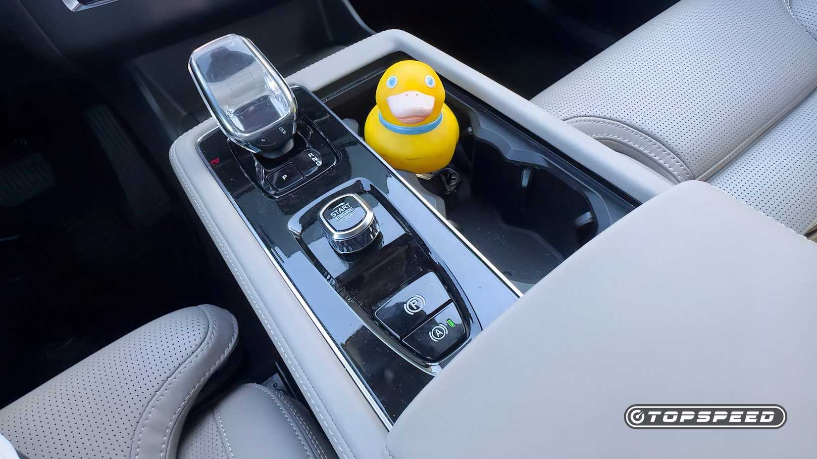 Volvo XC90 T8 AWD Ultra Interior center console