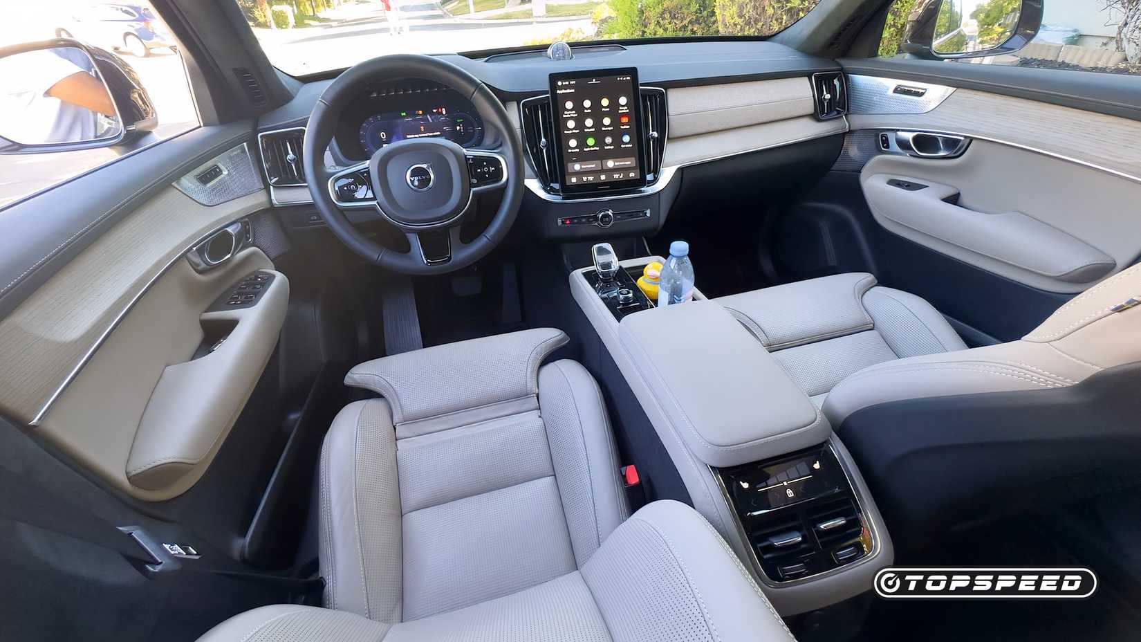 Volvo XC90 T8 AWD Ultra Interior cockpit view