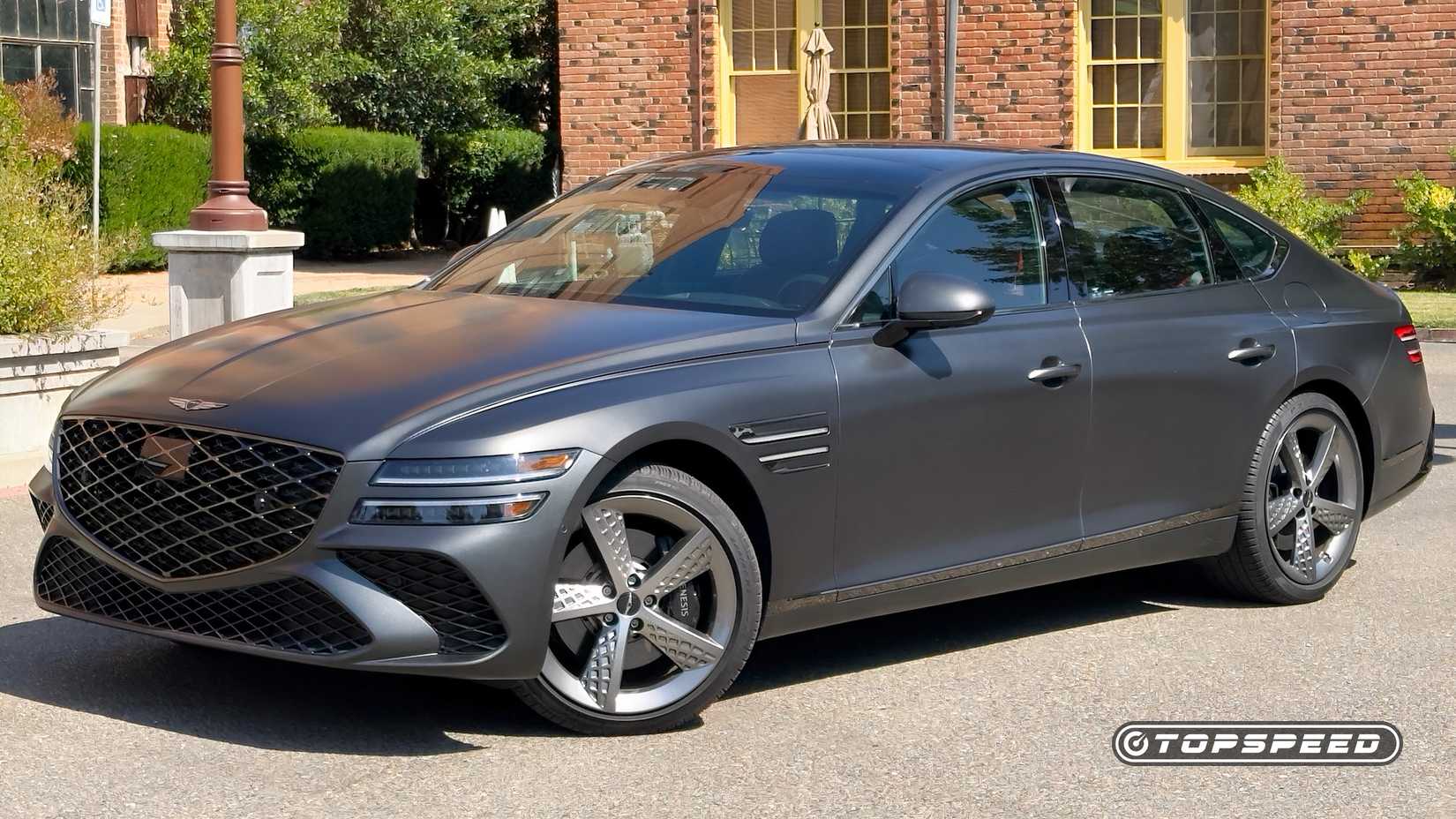Genesis G80 3.5T AWD Exterior Left profile Front View