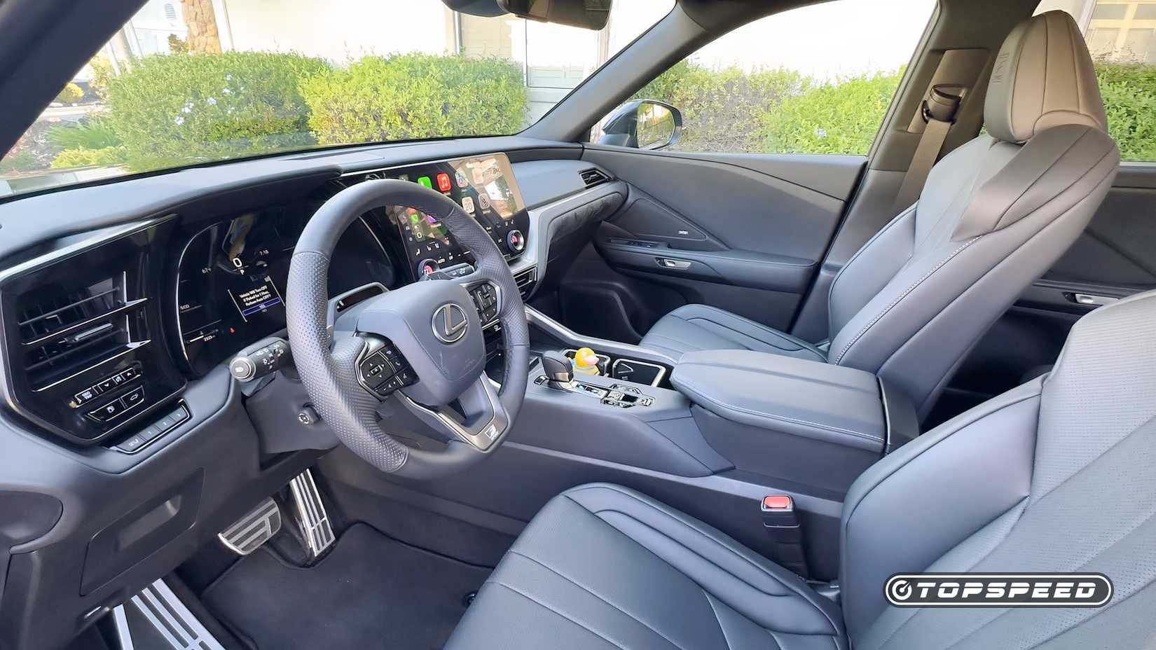 Lexus TX 350 F Sport Interior - Vista lateral do cockpit