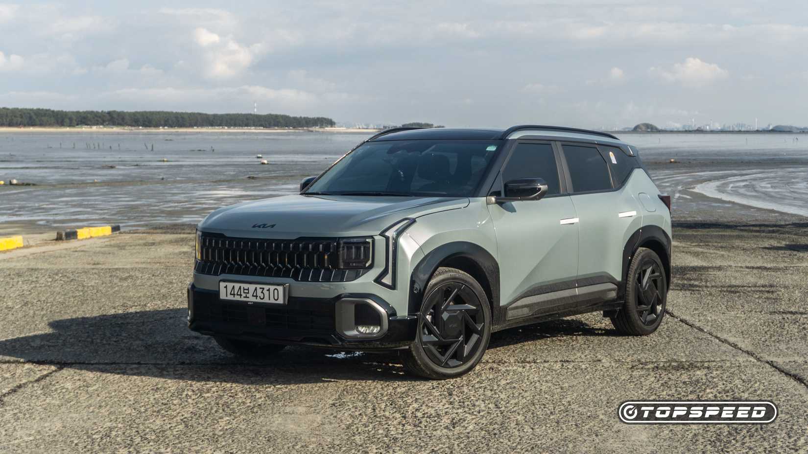Vista frontal 3/4 do Kia Seltos Turbo X-Line 2027